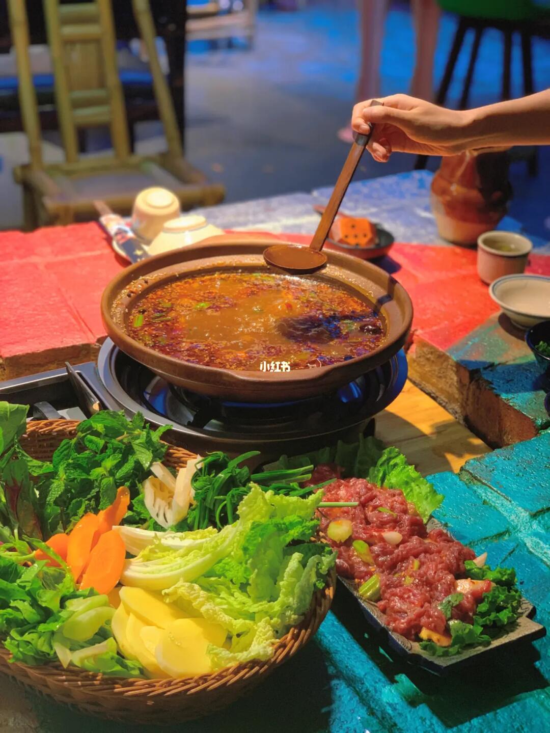 昆明美食|富源涮牛肉火锅97全靠回头客_美食_牛肉火锅_牛肉_蔬菜