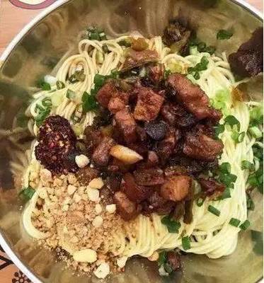 传疯了!昆明「50家犄角旮旯勾魂美食指南」,刷到饱瘫!